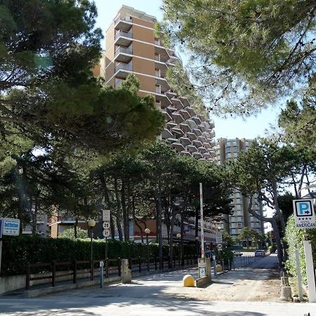 Appartamento Splendido attico, piscina e vista mare Lignano Sabbiadoro Esterno foto