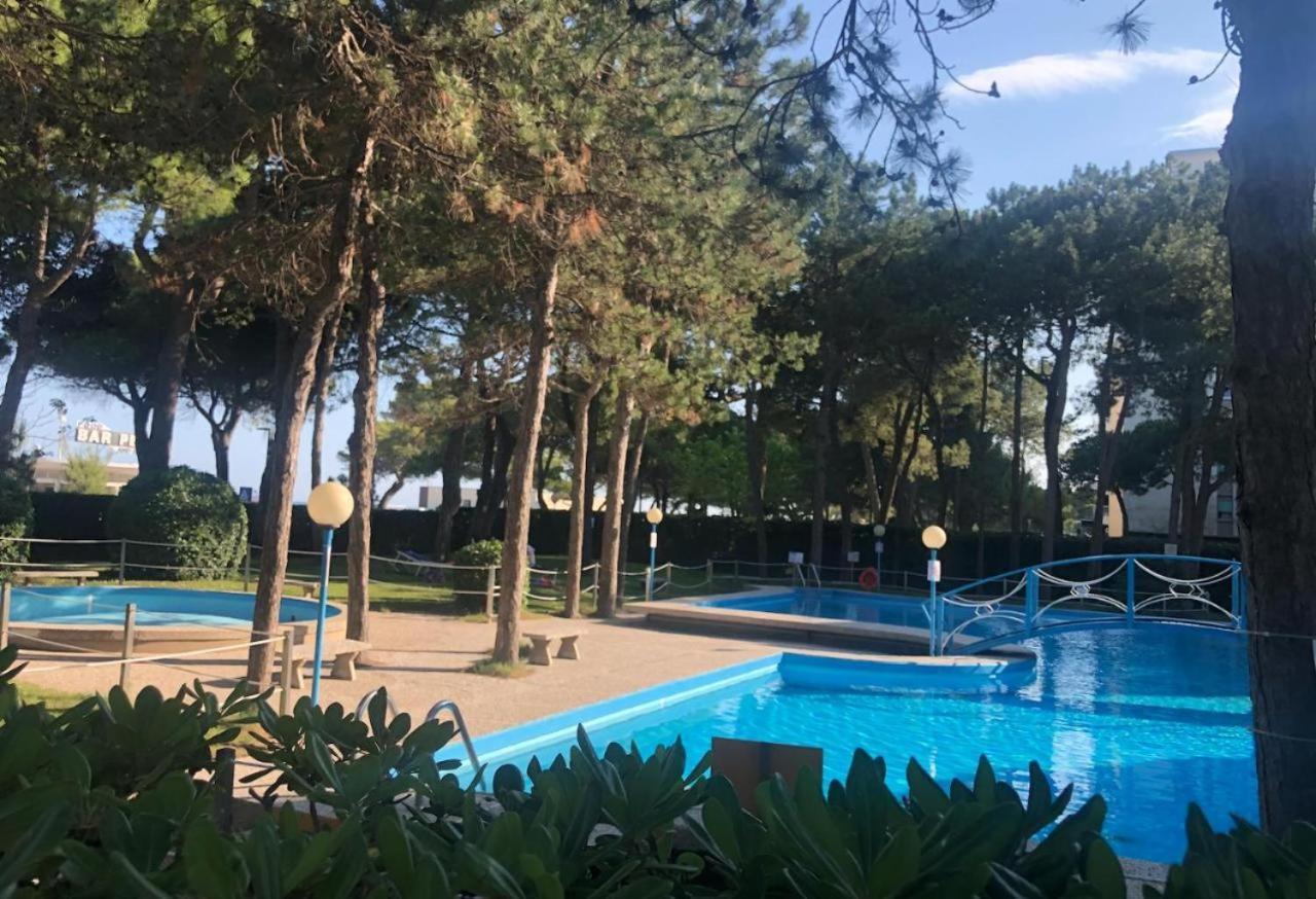Appartamento Splendido attico, piscina e vista mare Lignano Sabbiadoro Esterno foto